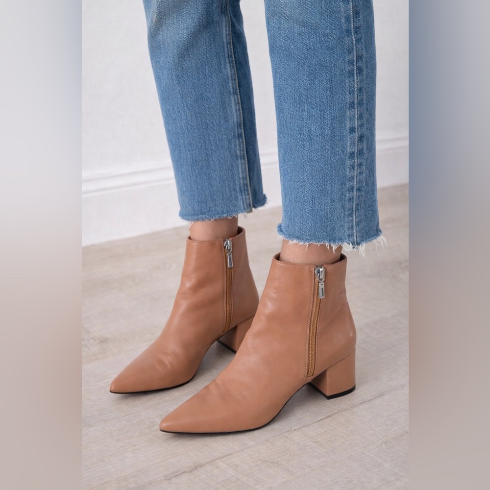Schutz Tan Leather Pointed Toe 2" Block Heel Ankle Booties Size 8